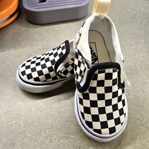 Toddler unisex checkered slip on vans black and white size 5